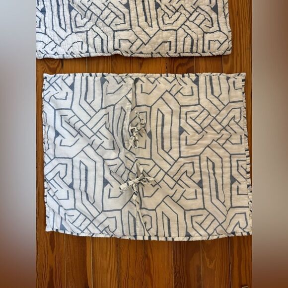 Elisabeth York Pillowshams - Picture 2 of 7